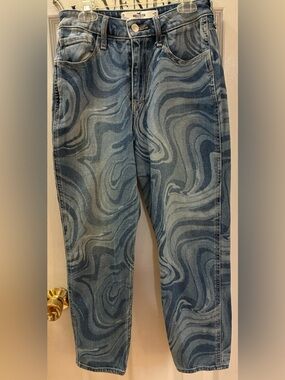 Hollister Women's Curvy High-Rise Mom Jeans in Blue Swirl Denim